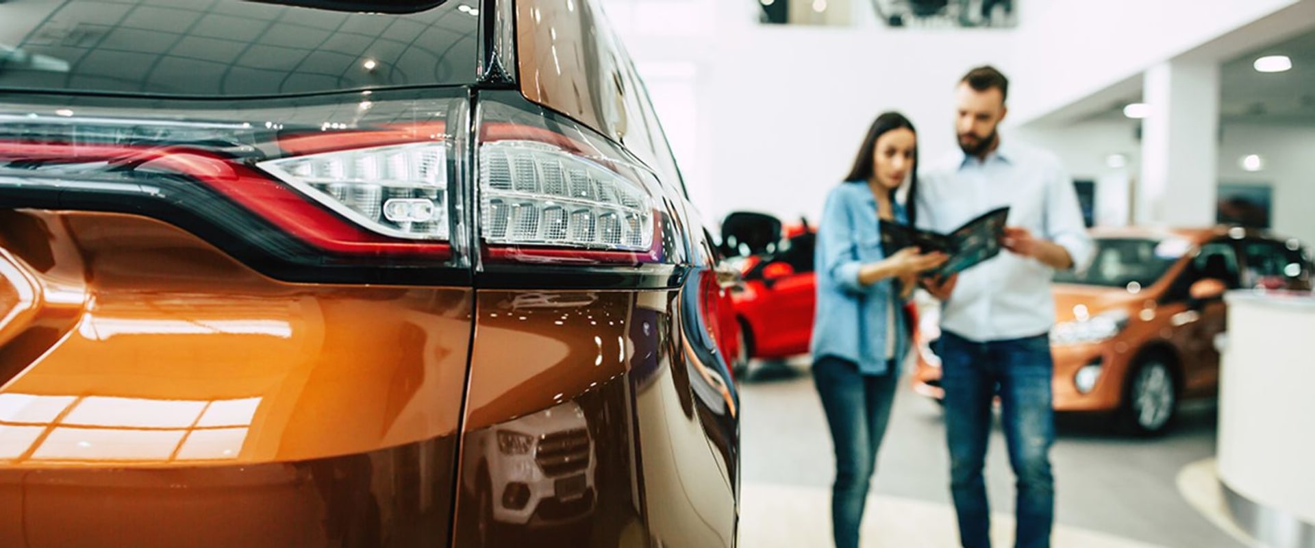 Which option is best for you? A Comprehensive Guide to Financing Options for Auto Showroom Shoppers