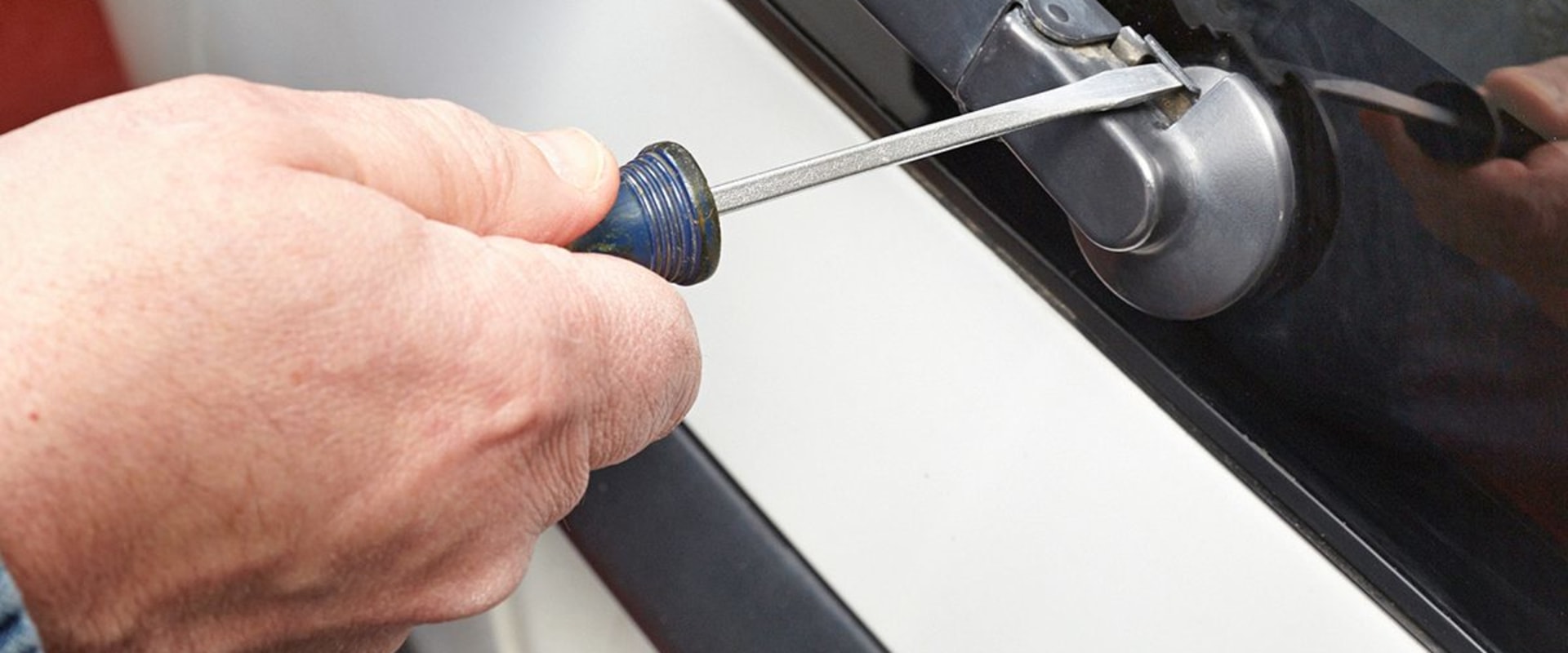 Replacing Windshield Wipers: A Guide to DIY Car Maintenance